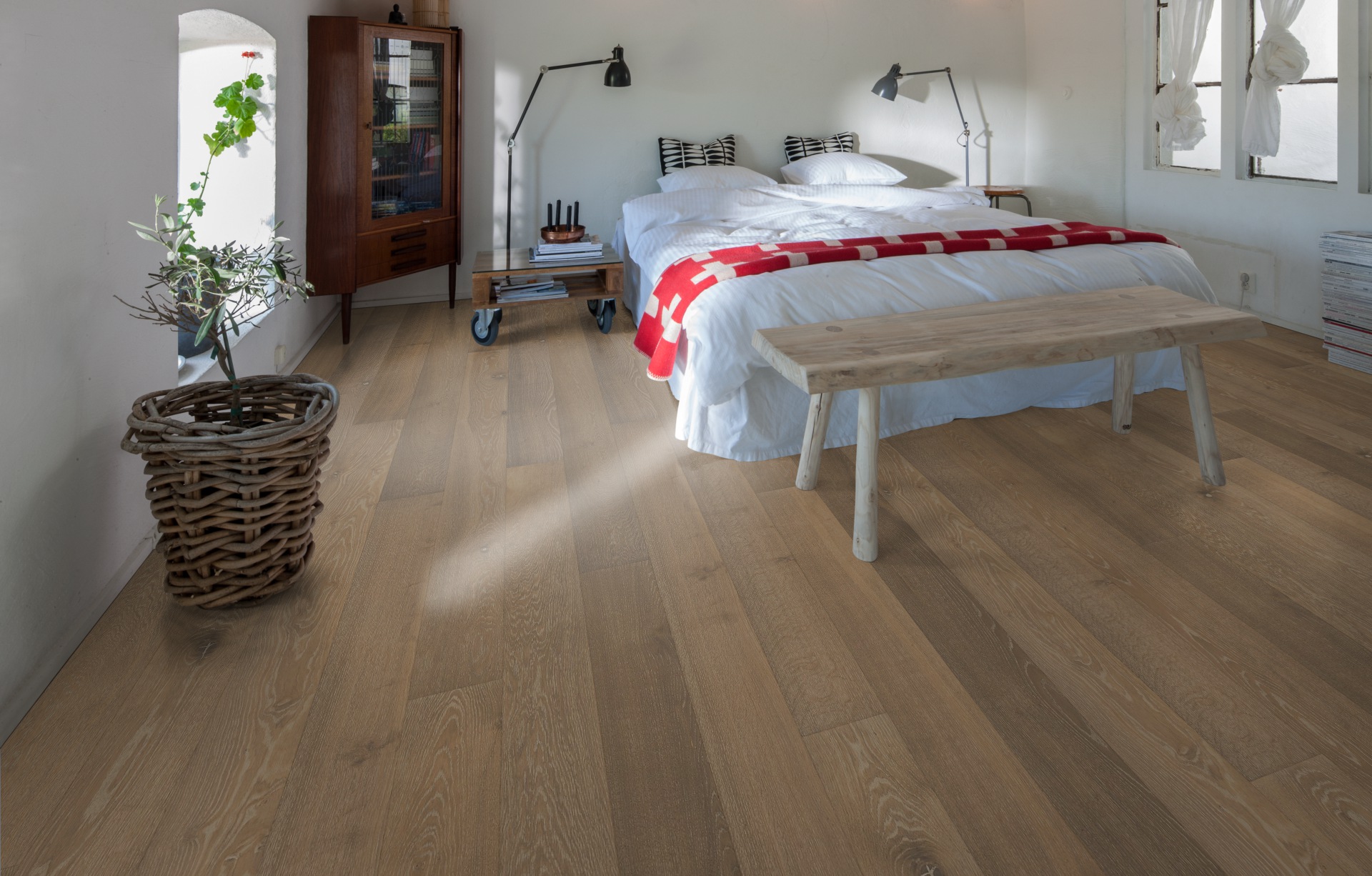 Паркетная доска Kahrs Новая классика Дуб Титан Nouveau Greige 151N8AEKGGKW220 Lively 2266×187×15 фото в интерьере